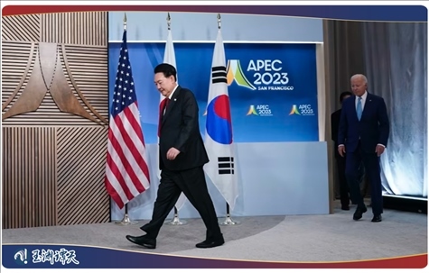｜｜日本首相岸田文雄、美國總統(tǒng)拜登以及韓國總統(tǒng)尹錫悅試圖在APEC會議期間合影