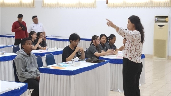 巴陵康孔子學(xué)院外方院長普拉巴介紹孔子學(xué)院情況。主辦方供圖