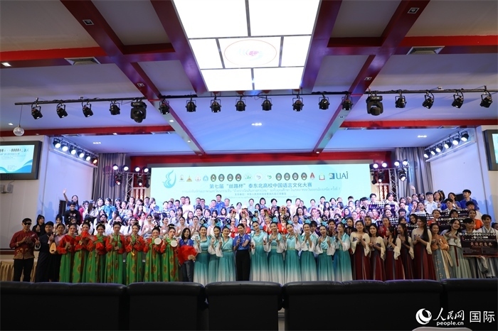 獲獎(jiǎng)選手合影。人民網(wǎng)記者 孫廣勇攝