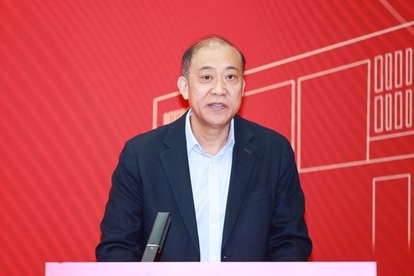 《教育踐悟錄》作者、中央財(cái)經(jīng)大學(xué)黨委書(shū)記何秀超。受訪者供圖