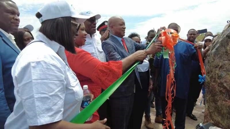 嘉賓為學(xué)校剪彩。主辦方供圖