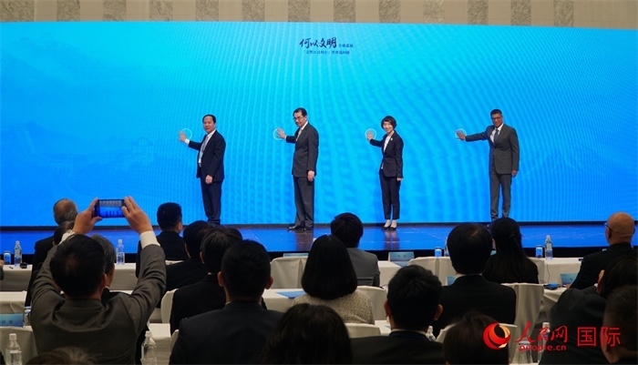 嘉賓共同啟動(dòng)“何以文明”日本特展體驗(yàn)暨2024年總臺(tái)春晚宣介區(qū)。人民網(wǎng) 蔣曉辰攝