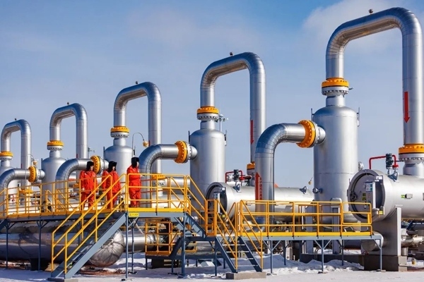 中俄東線(xiàn)天然氣管道黑河首站工作人員正在巡檢。受訪者供圖