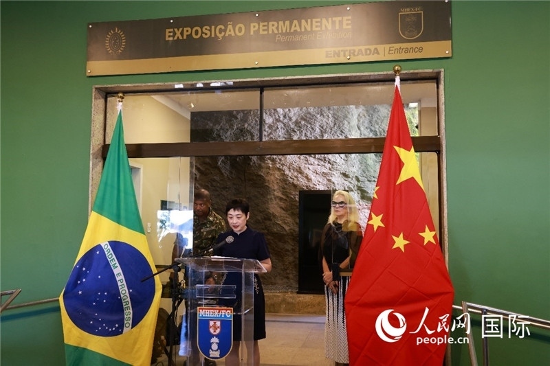 中國(guó)駐里約總領(lǐng)事田敏在攝影展開(kāi)幕式上致辭。 人民網(wǎng)記者 陳海琪攝