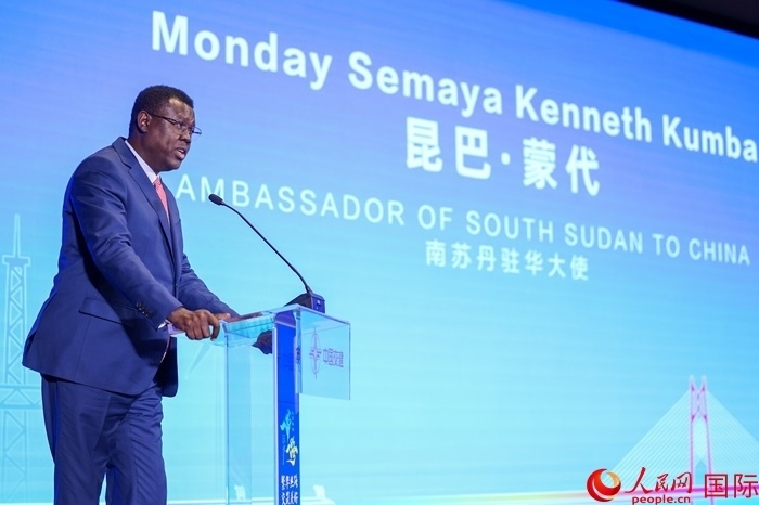 南蘇丹駐華大使蒙代在發(fā)布會(huì)上致辭。人民網(wǎng)記者 趙益普攝