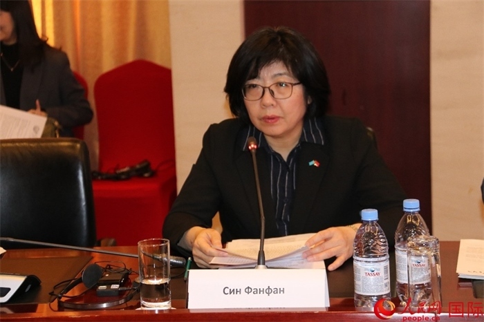 中國駐哈薩克斯坦大使館公使銜參贊邢芳芳致辭。人民網(wǎng)記者 李強攝