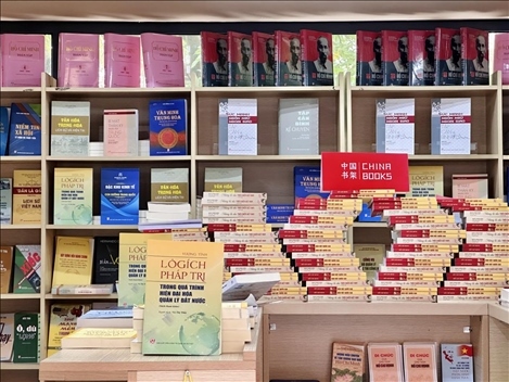 中國主題圖書亮相越南河內(nèi)書街。中國圖書進(jìn)出口（集團(tuán)）有限公司供圖