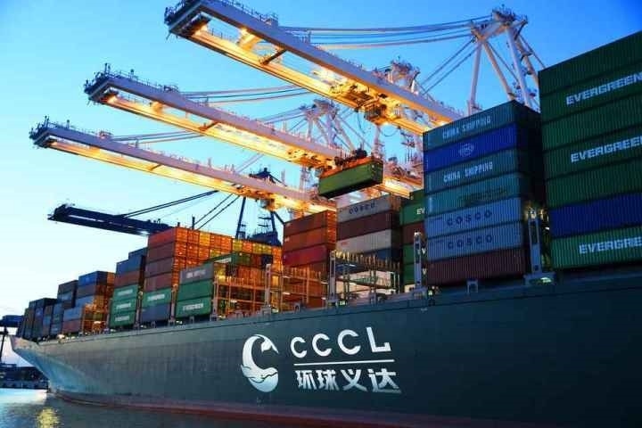 義烏商城集團打造的國際物流平臺“環(huán)球義達”，為外貿企業(yè)提供各類物流資源信息。義烏市委宣傳部供圖