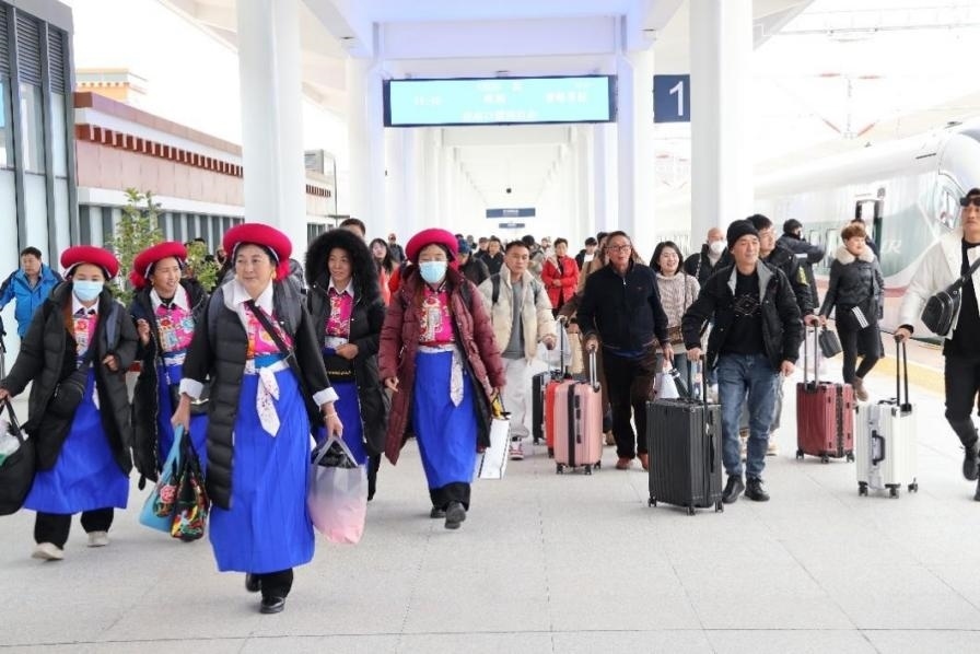 麗香鐵路開(kāi)通滿(mǎn)月，累計(jì)發(fā)送旅客超18萬(wàn)人次。受訪方供圖