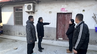  圖②：法官勘察訟爭房產(chǎn)。