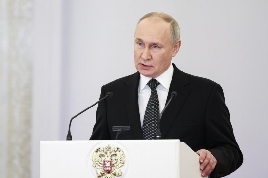 2023年12月8日，俄羅斯總統(tǒng)普京在莫斯科克里姆林宮出席“祖國(guó)英雄日”慶祝儀式。新華社/塔斯社