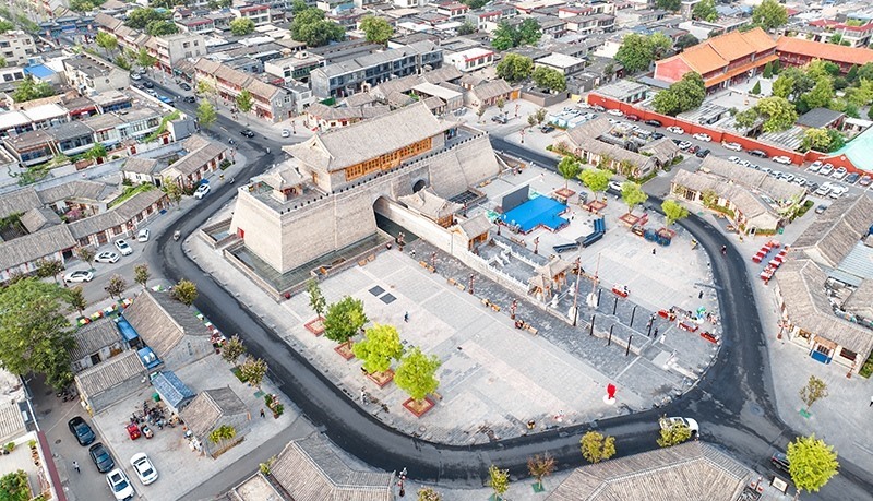 2022年9月8日，航拍河北正定古城陽(yáng)和樓與正定歷史文化街。