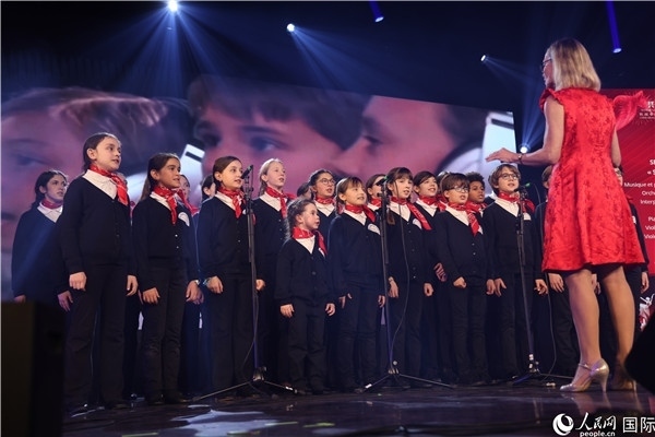 法國寶麗聲童聲合唱團(tuán)演唱《假如我去中國》。人民網(wǎng)記者 尚凱元攝