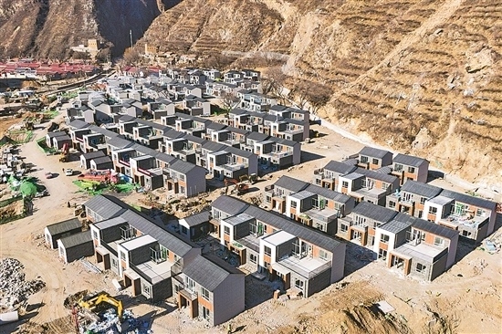 1月16日，門頭溝區(qū)齋堂鎮(zhèn)沿河口村，即將進入內部裝修環(huán)節(jié)的異地安置項目建設現(xiàn)場。