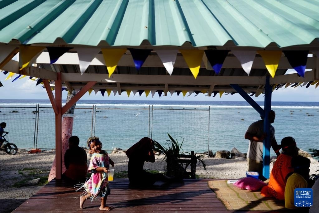 1月20日，當(dāng)?shù)厝嗽阼斠惶幒┬蓍e娛樂(lè)。新華社記者 王申 攝