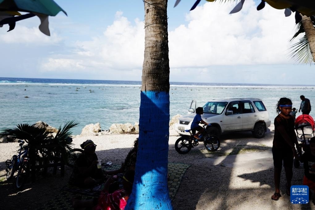 1月20日，當(dāng)?shù)厝嗽阼斠惶幒┬蓍e娛樂(lè)。新華社記者 王申 攝