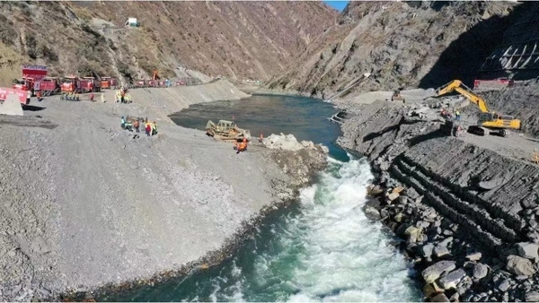 卡拉水電站實(shí)現(xiàn)大江截流。受訪者供圖