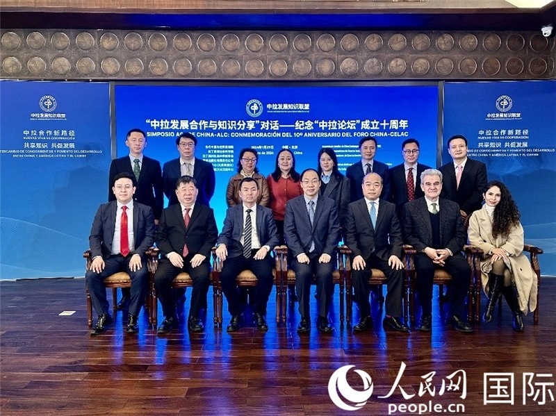 與會嘉賓合影留念。人民網記者 周雨攝