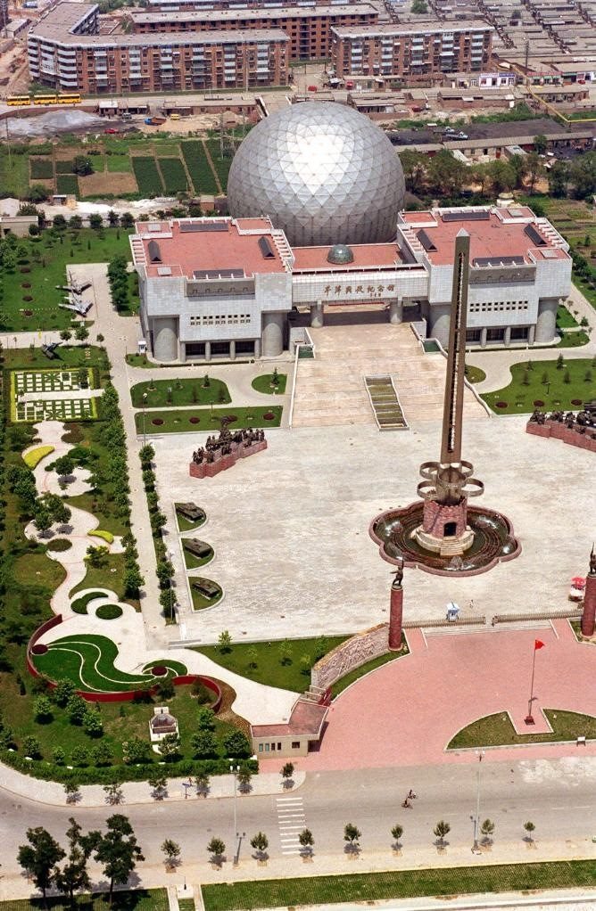 這是1999年從空中拍攝的平津戰(zhàn)役紀念館。