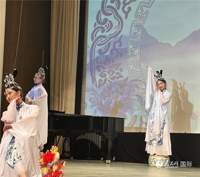 舞蹈《青花瓷》，表演者：德國中歐文化藝術(shù)交流協(xié)會