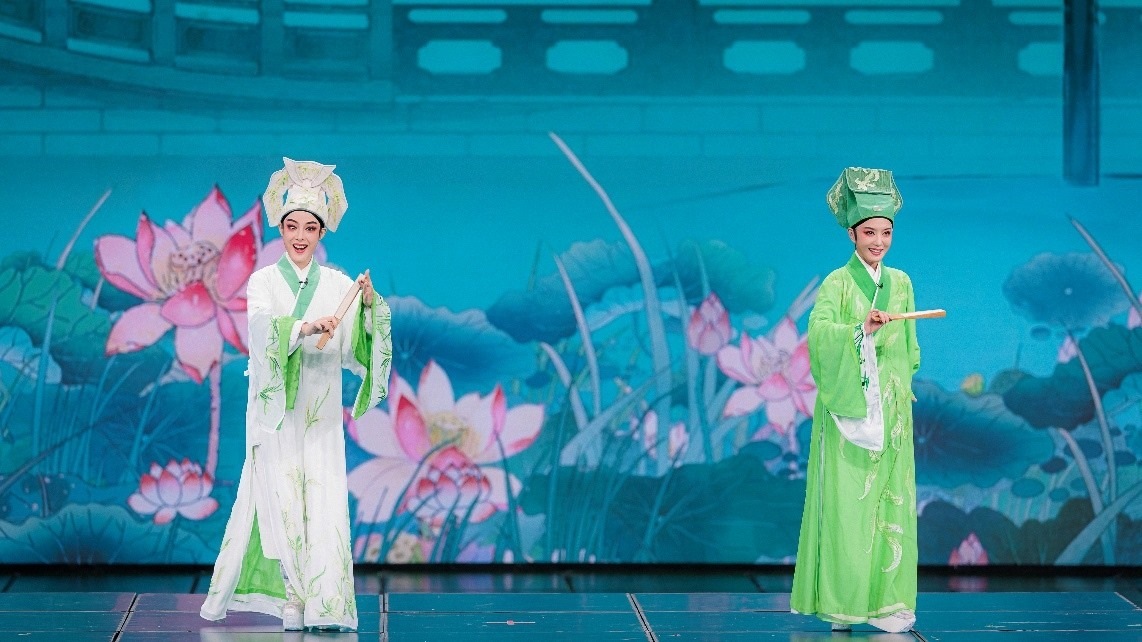 青年越劇演員陳麗君、李云霄彩排現(xiàn)場(chǎng)。主辦方供圖