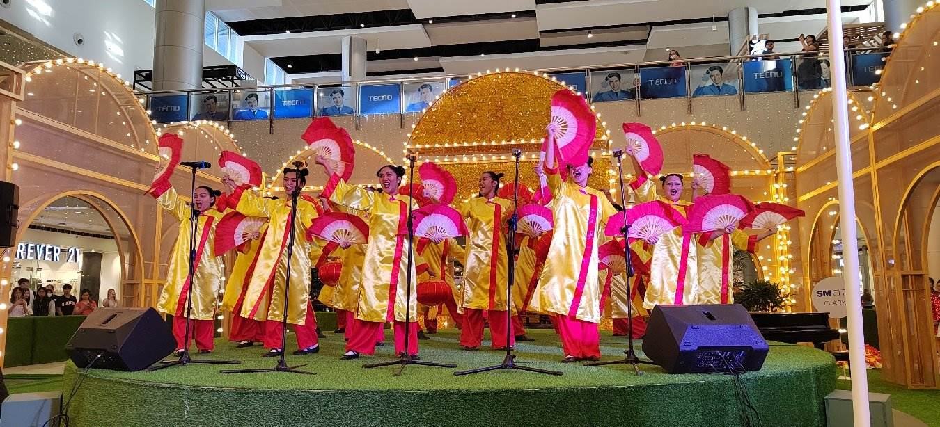 開幕式上活力四射的文藝節(jié)目引得觀眾陣陣喝彩。紅溪禮示大學(xué)孔子學(xué)院 供圖