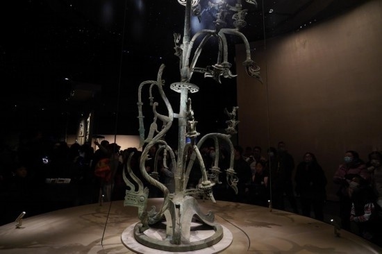 三星堆1號(hào)青銅神樹(shù) 新華社記者 薛晨 攝