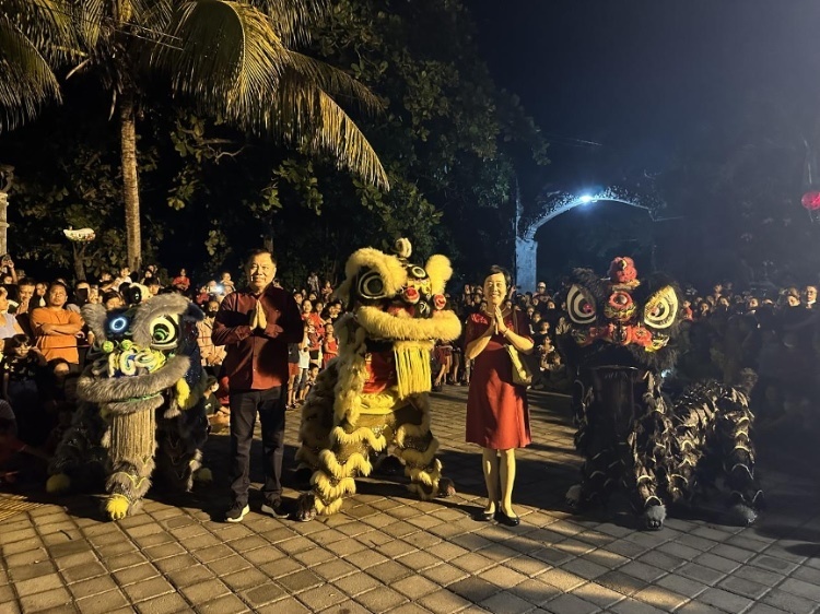 舞獅表演。巴陵康孔子學院供圖