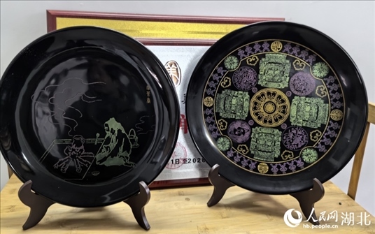 壩漆工藝品。人民網(wǎng)記者 周雯攝