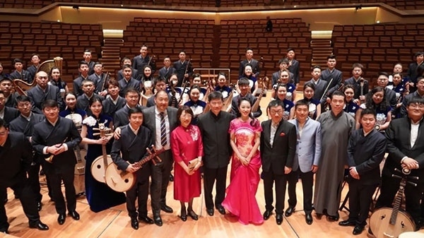 “”天地永樂·中國(guó)節(jié)“”音樂會(huì)演出人員合影。中國(guó)駐德國(guó)大使館供圖