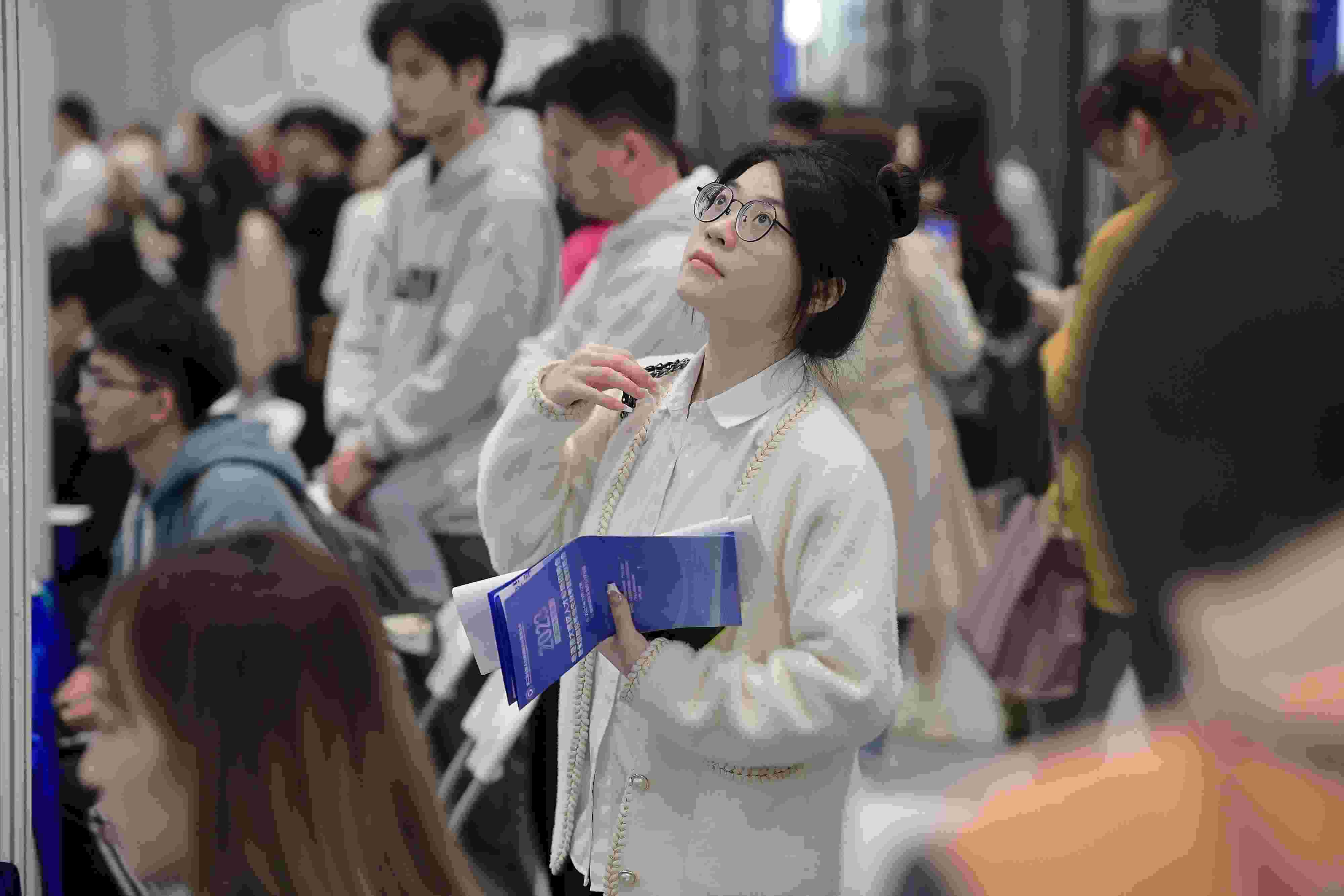  2023年11月22日，2023年粵港澳大灣區(qū)人才專場(chǎng)招聘會(huì)暨第27屆全國(guó)高校畢業(yè)生秋季就業(yè)雙選會(huì)在深圳國(guó)際會(huì)展中心舉辦。