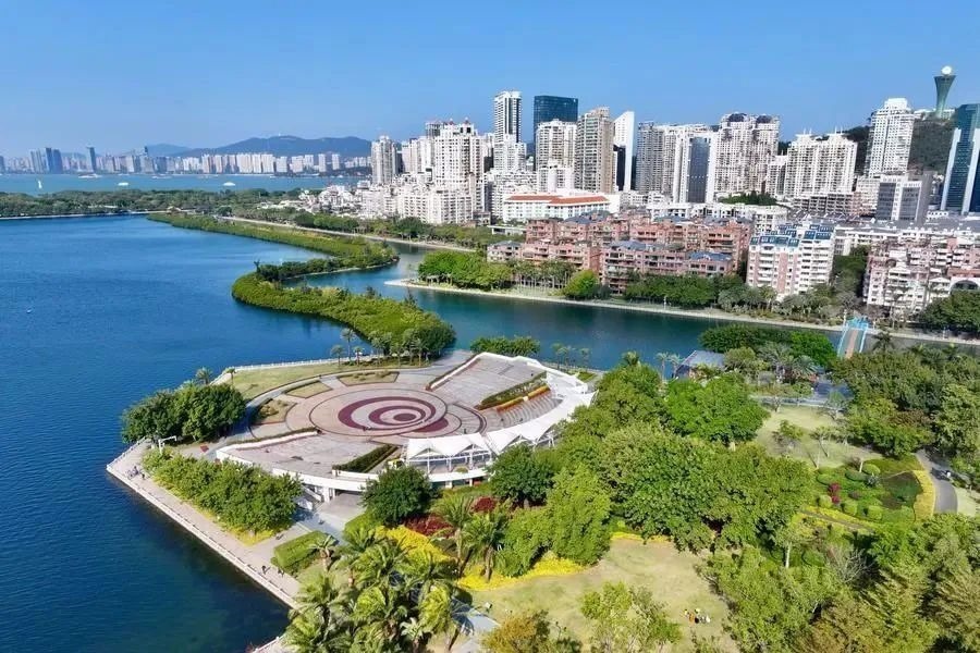 △1月24日，廈門筼筜湖白鷺洲公園及周邊城市景觀。