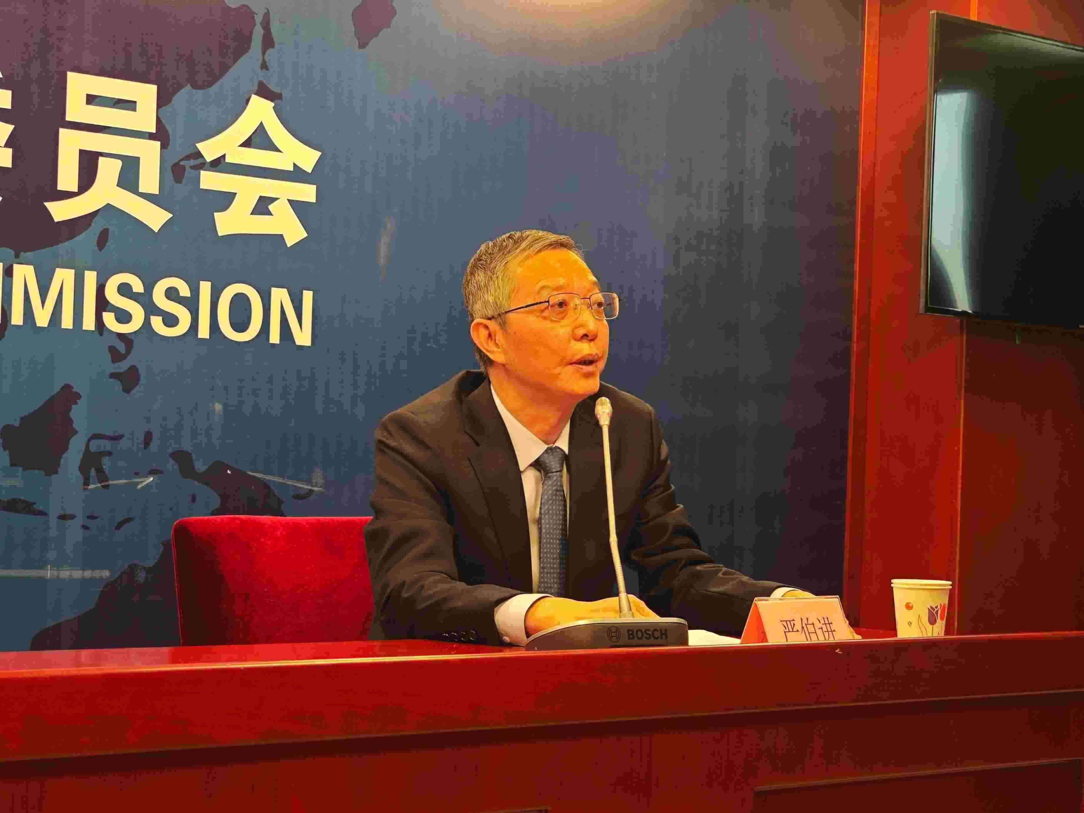 2月23日，嚴伯進在證監(jiān)會例行新聞發(fā)布會現(xiàn)場。 人民網(wǎng) 黃盛 攝