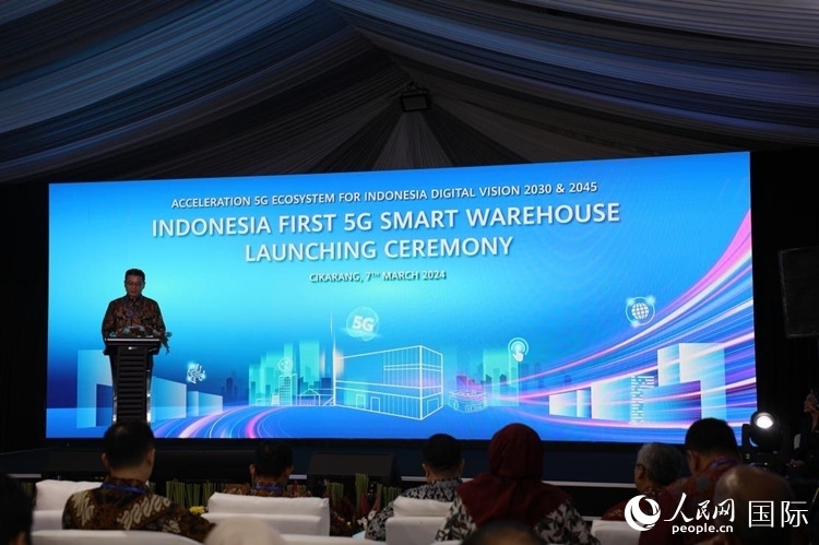 華為印尼CEO郭海龍?jiān)诮夷粌x式發(fā)表講話。人民網(wǎng)記者 曹師韻攝