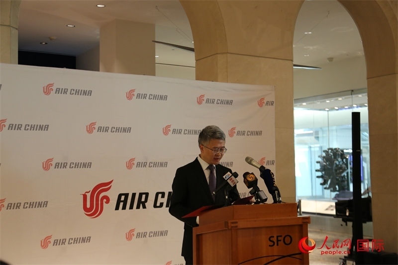 國航北美地區(qū)總部總經理彭雷發(fā)表致辭。人民網(wǎng)記者 鄧圩攝
