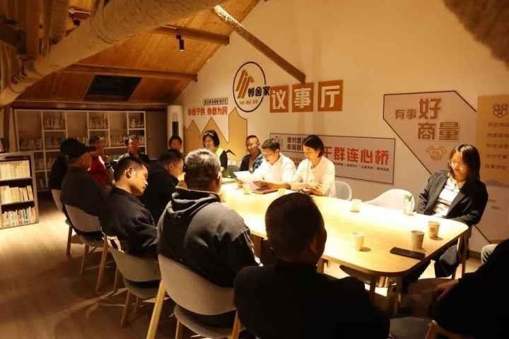 △浙江金華武義縣后陳村“鄰舍家”協商議事會討論舊村改造事宜。