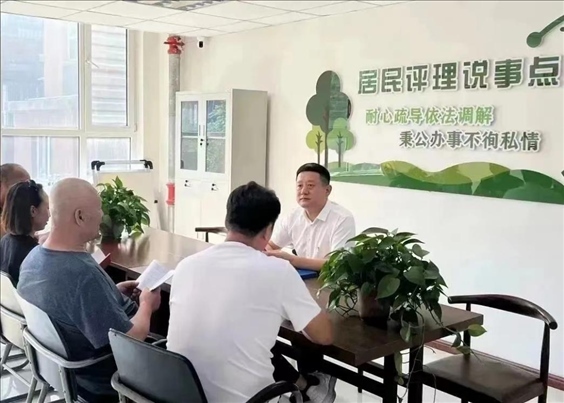村（居）民評理說事點調(diào)解矛盾糾紛。遼寧省司法廳供圖