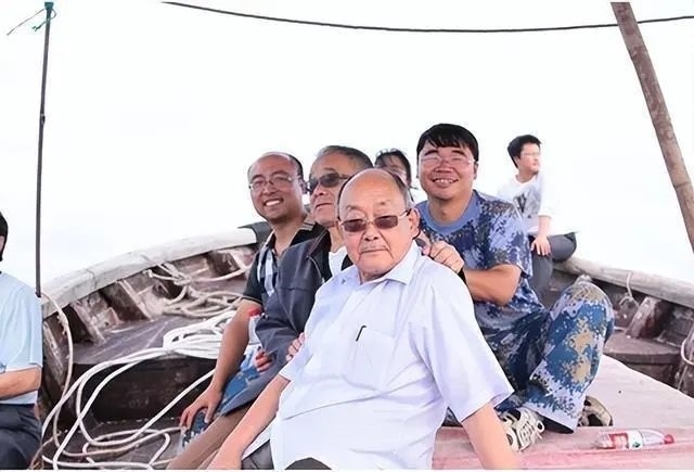 楊士莪院士參加海試。哈爾濱工程大學(xué)供圖