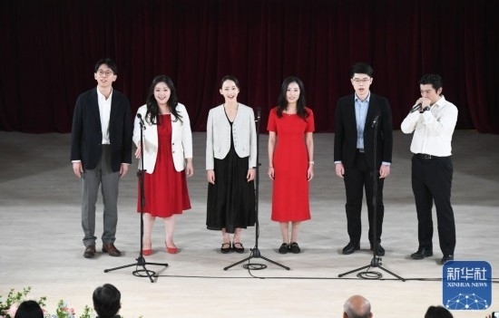 3月21日，國家開發(fā)銀行阿卡貝拉合唱團(tuán)在音樂會(huì)上演出。新華社記者 任超 攝