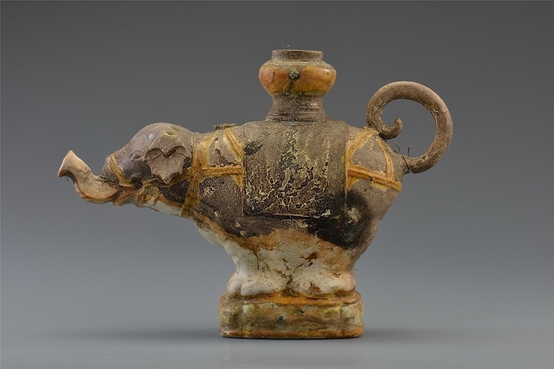 一號(hào)沉船出水的三彩象形持壺。中國(guó)文物報(bào)社供圖