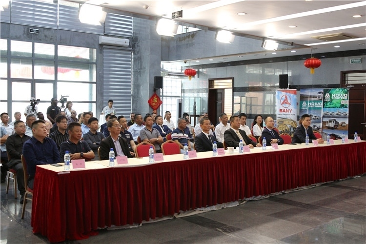 當(dāng)?shù)貢r間3月26日下午，中國品牌重型機(jī)械、載重車輛宣傳推介會在中國駐蘇里南大使館舉行。圖為宣介會現(xiàn)場。中國駐蘇里南大使館供圖