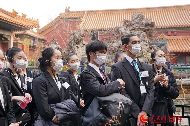松山芭蕾舞團(tuán)青年代表團(tuán)在故宮參觀。人民網(wǎng)記者 張麗婭攝