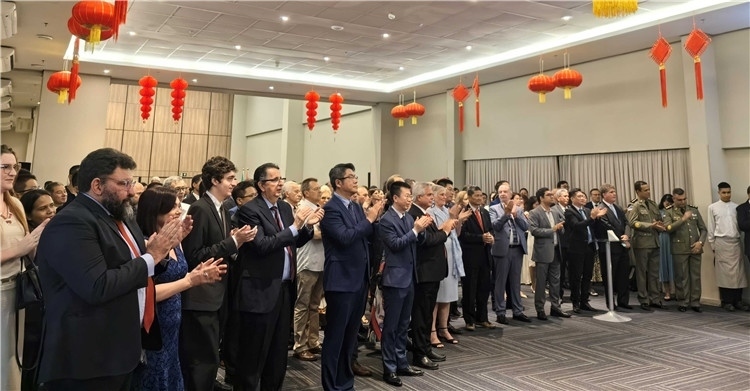 當地時間3月27日，中國駐累西腓新任總領事蘭和平舉行到任招待會。圖為招待會現場。中國駐累西腓總領事館供圖