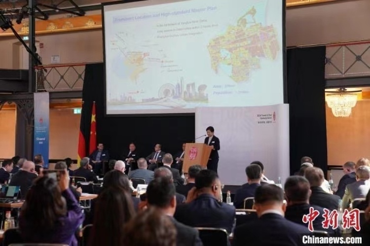 當(dāng)?shù)貢r間4月5日，由中國商務(wù)部主辦的“投資中國”德國專場推介活動在斯圖加特市舉行。中新社記者 馬秀秀 攝