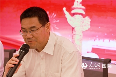 北京海外聯(lián)誼會(huì)會(huì)長(zhǎng)楊晉柏在座談會(huì)上致辭。人民網(wǎng)記者 陳海琪攝