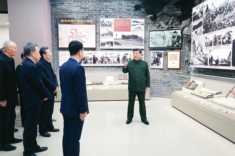 2024年2月1日至2日，中共中央總書記、國(guó)家主席、中央軍委主席習(xí)近平來到天津，看望慰問基層干部群眾。這是2日上午，習(xí)近平在平津戰(zhàn)役紀(jì)念館考察。 新華社記者 鞠鵬/攝