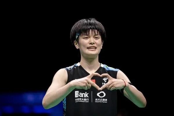 4月14日，王祉怡在奪冠后慶祝。新華社記者 江漢攝