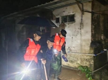 廣東多地出現(xiàn)洪澇災(zāi)情 部隊(duì)官兵全力進(jìn)行搶險救援