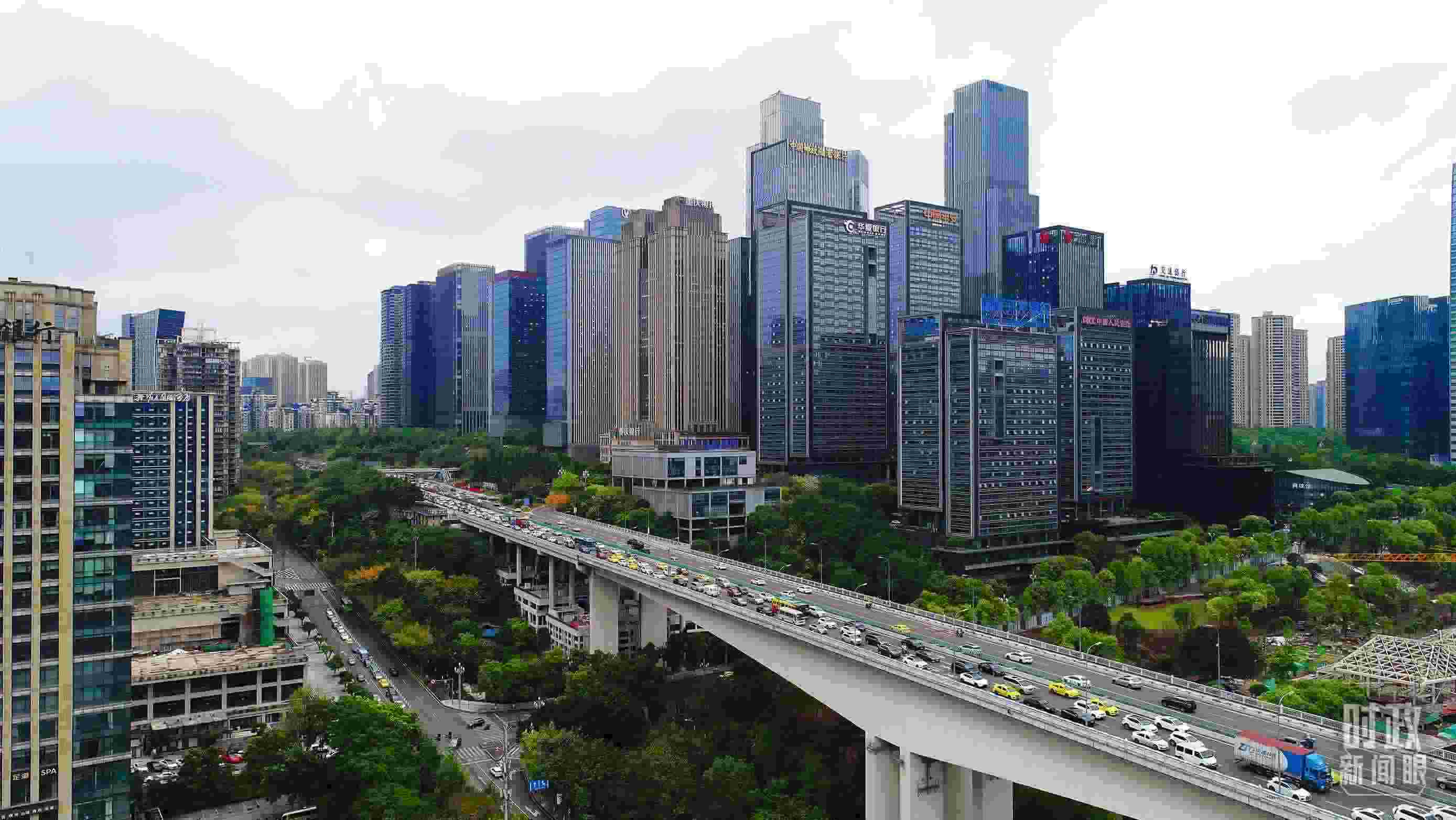 △重慶市數(shù)字化城市運(yùn)行和治理中心。（總臺(tái)記者于濱拍攝）