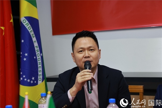 中國駐里約熱內(nèi)盧總領館副總領事王尉育在座談會上致辭。人民網(wǎng)記者 陳海琪攝